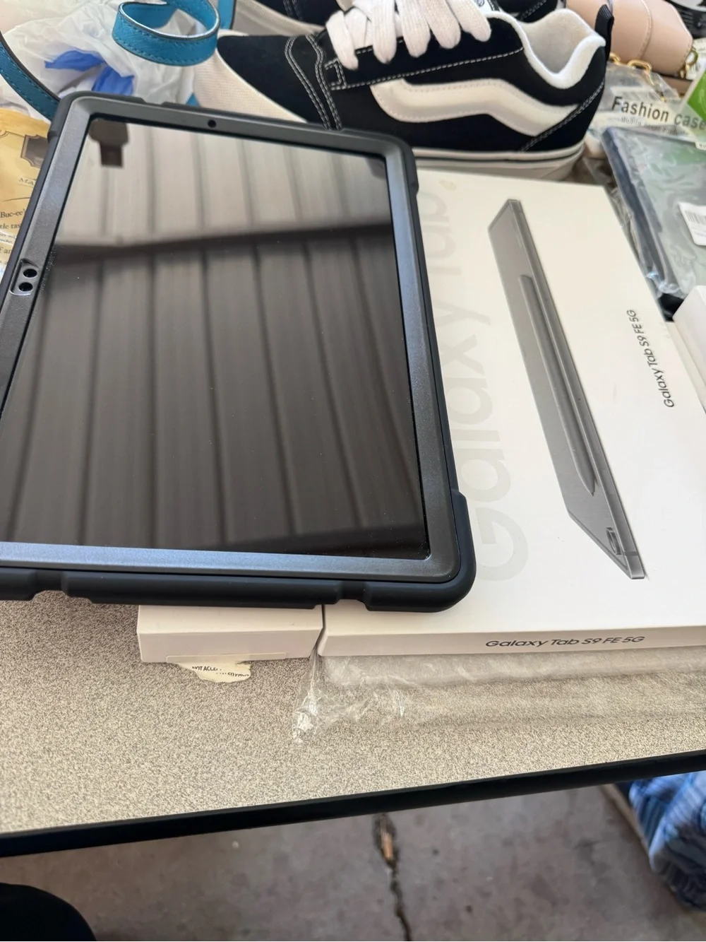 Samsung White Tablet Box with Samsung Knox Label
